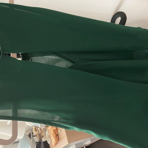 Greylin green flyaway top with gold chain detail - Picture 4 of 4